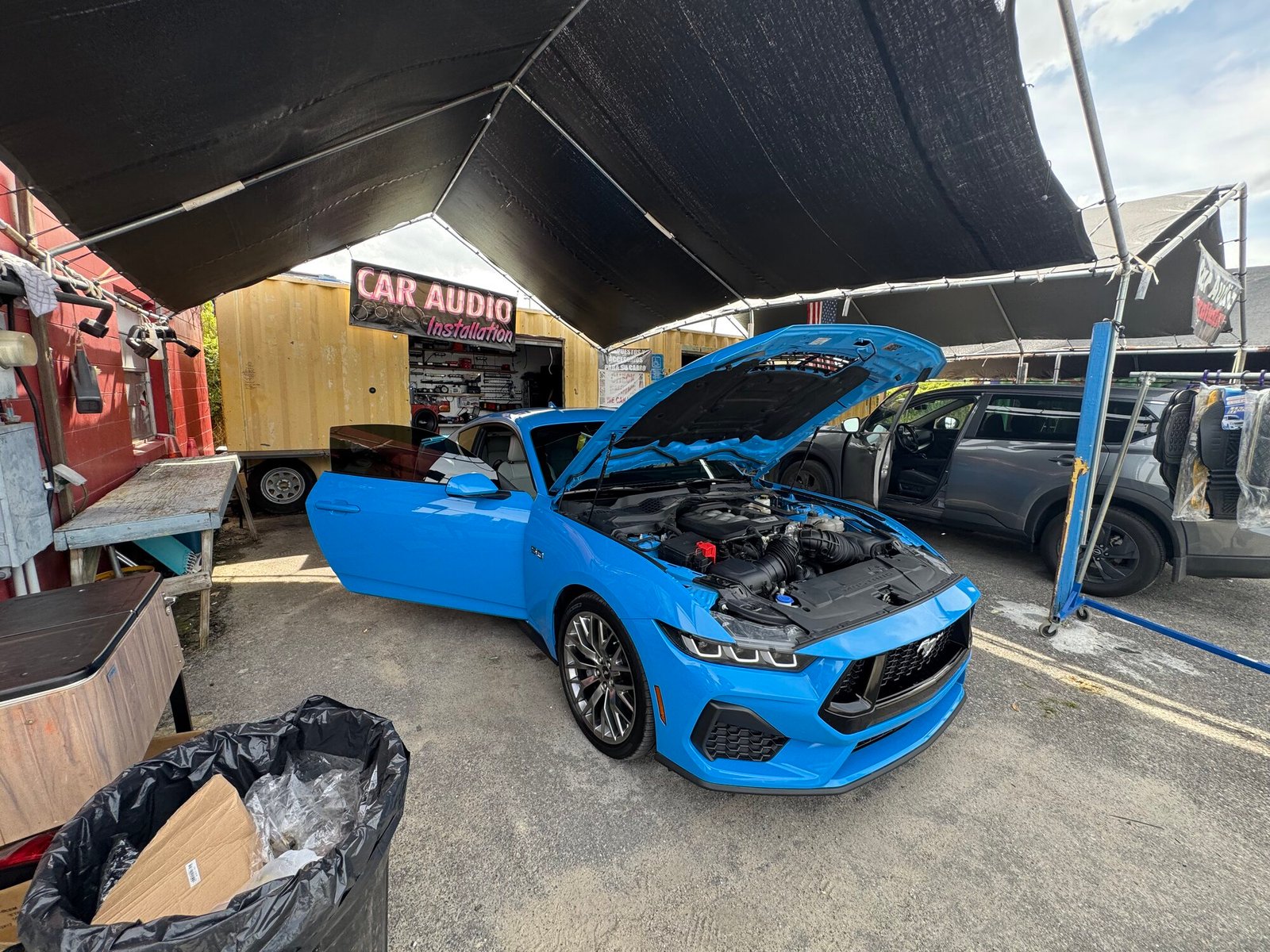 Servicio y comunidad en Mi Pueblo Flea Market